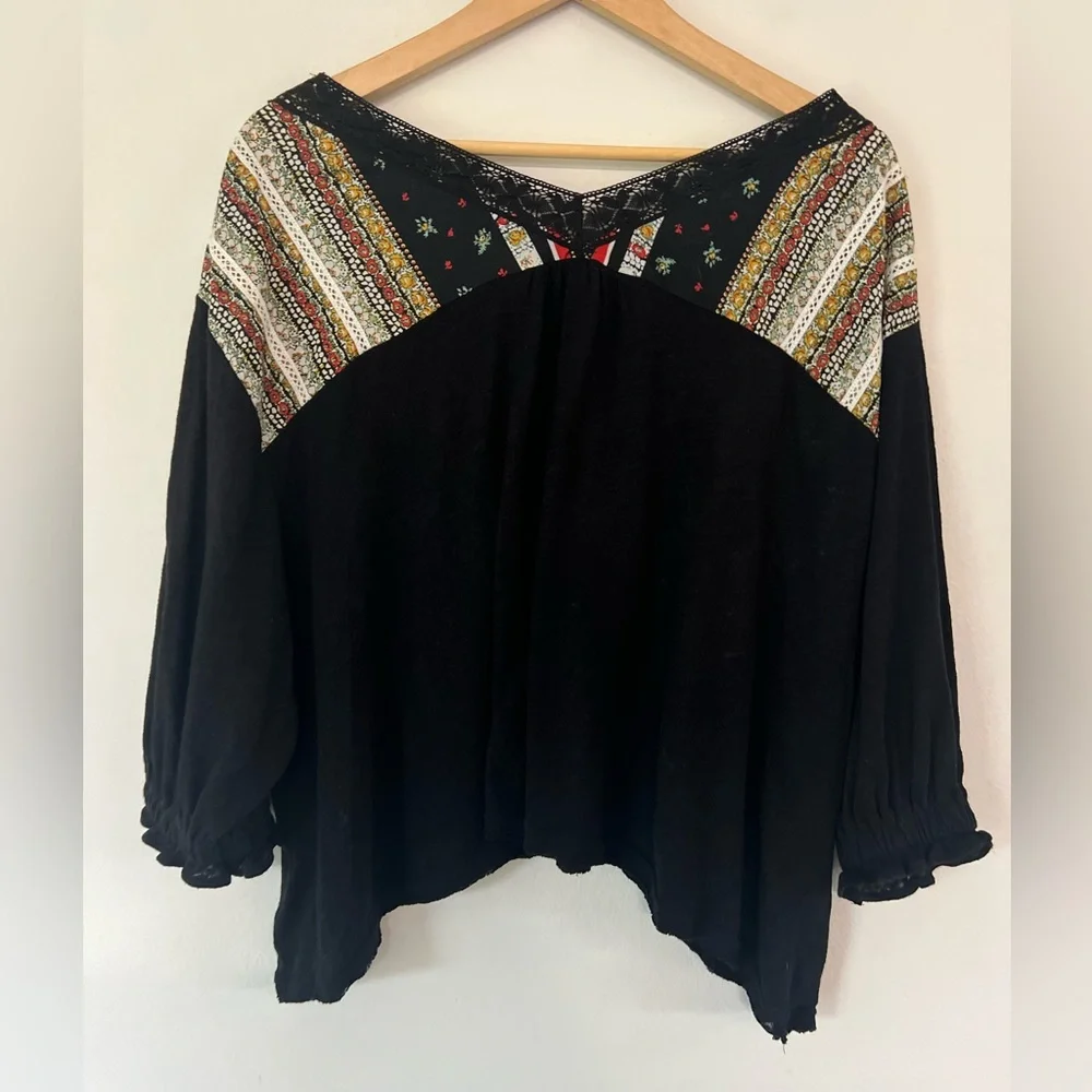 Free People Prairie Days Black Floral Linen Blend Lace Trim Shirt‎ Size Medium